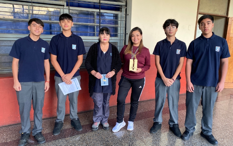 Un gesto de gratitud y reconocimiento: comunidad conmemora el Día Internacional de la Mujer